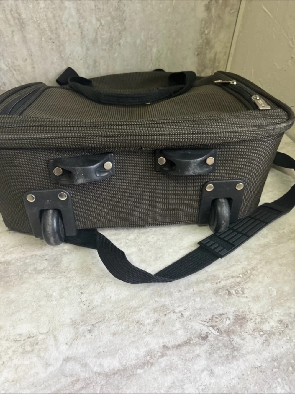 Image Traveler Vintage/ Overnight Carry On Bag/ 15 X 13x 6” Roller Bag- Slot EUC